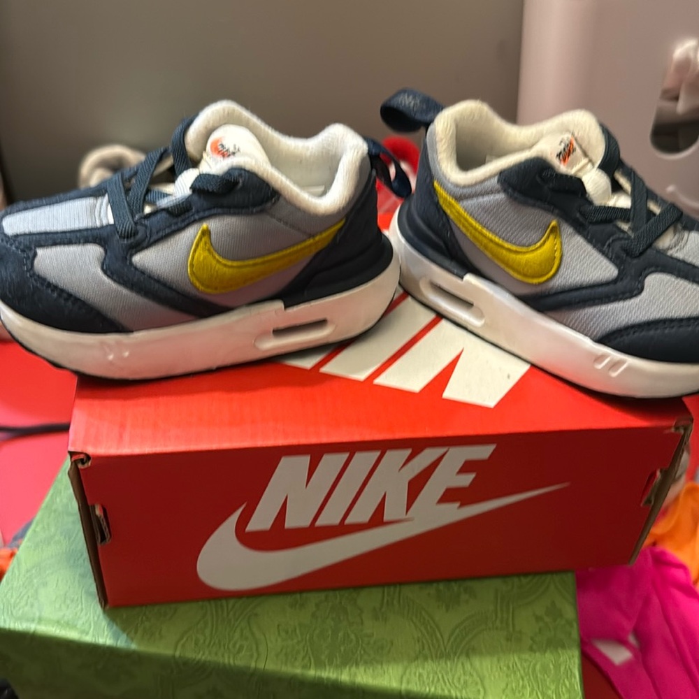 Toddler gold  blue and grey 5c nike  worn once ready to ship